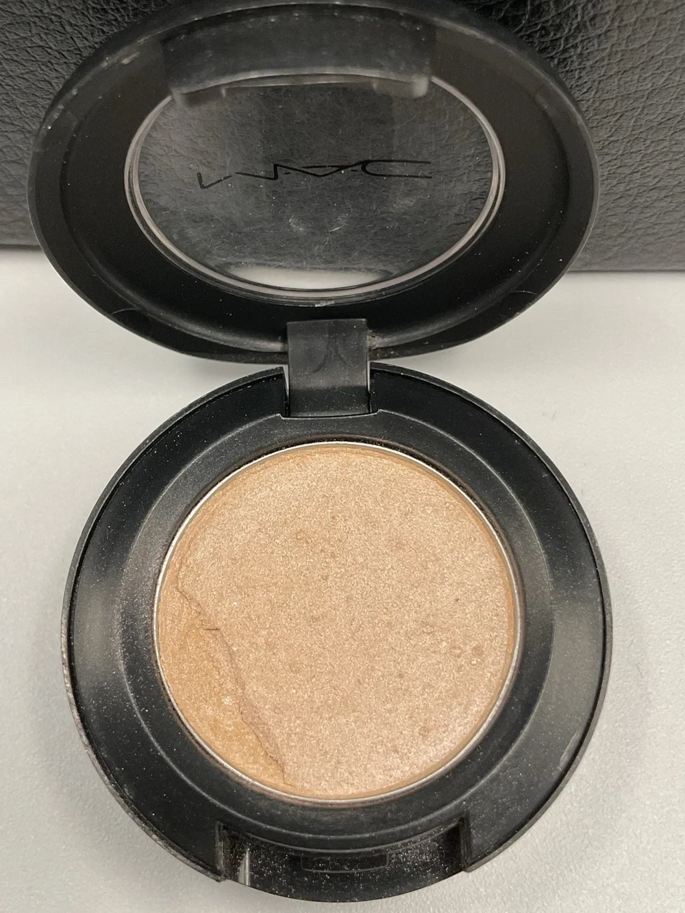 MAC Cosmetics Veluxe Pearl Eyeshadow in Dazzleshadow - Discontinued